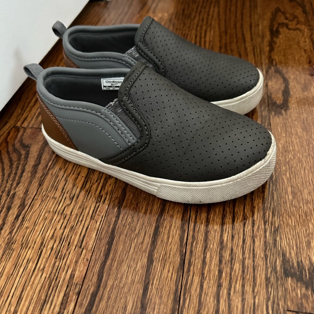OshKosh B’gosh Qiano Toddler Boys' Casual Slip-On Sneakers size 10